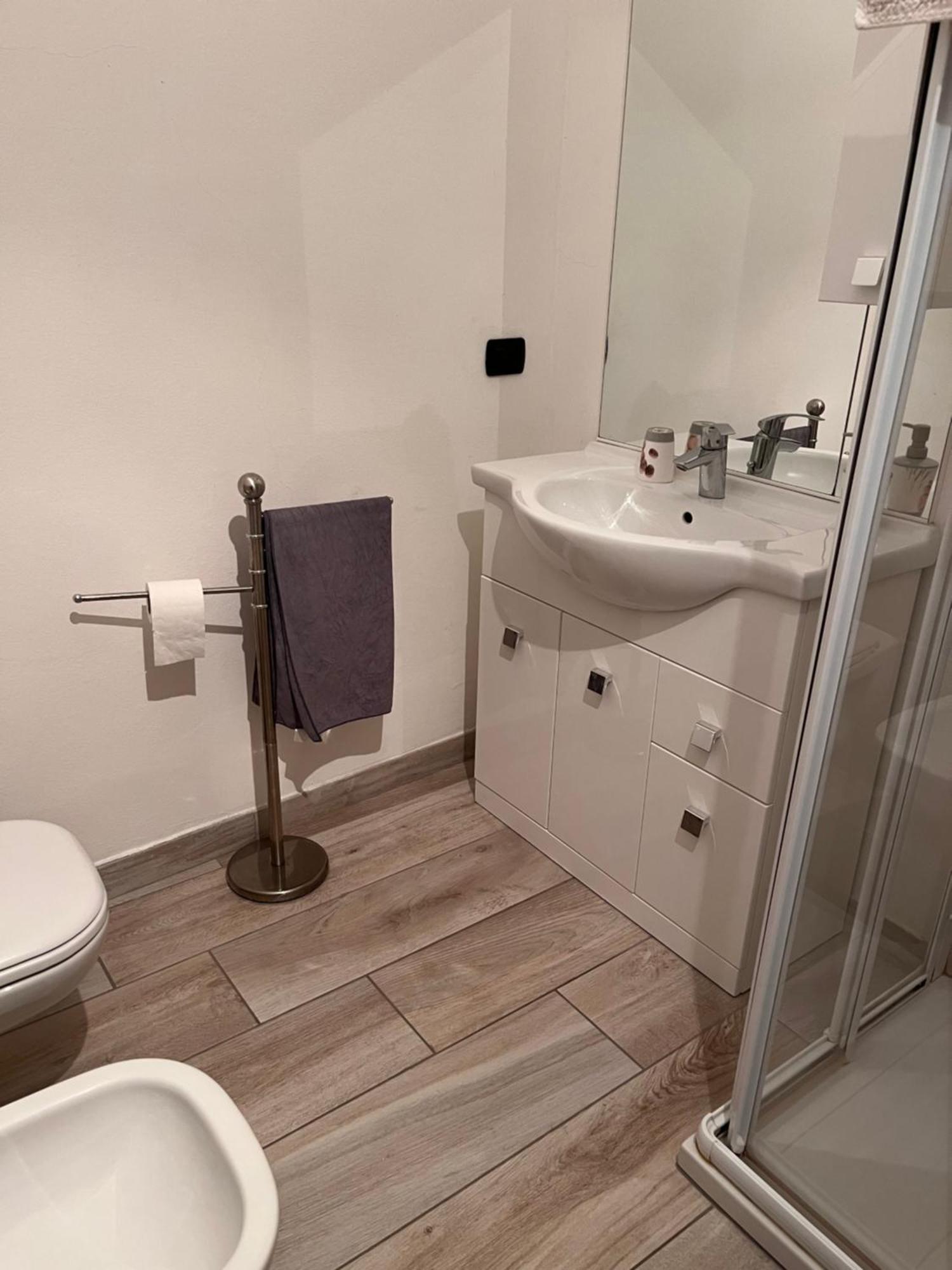 Il Cortile Como Single & Double Room In Apartment No Hotel Экстерьер фото