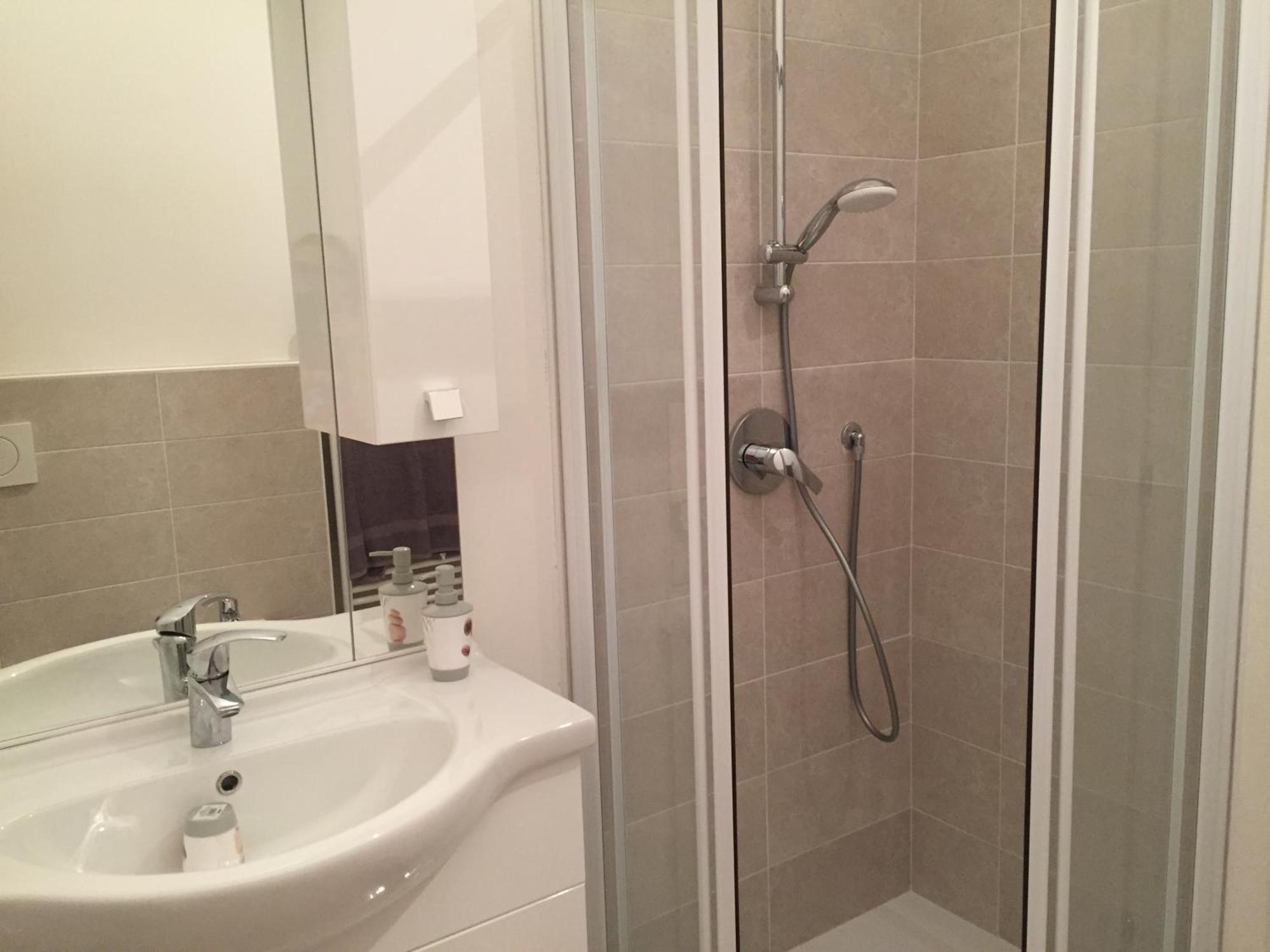 Il Cortile Como Single & Double Room In Apartment No Hotel Экстерьер фото